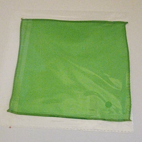 Silk 6 inch (various colors available) Magic by Gosh - Trick - Picture 4 of 10